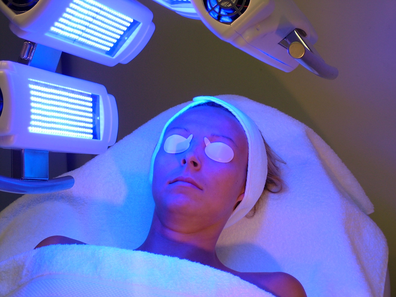 Des soins aux techniques novatrices / Soin visage Luminothérapie à Salon de Provence/L'esthétique non invasive